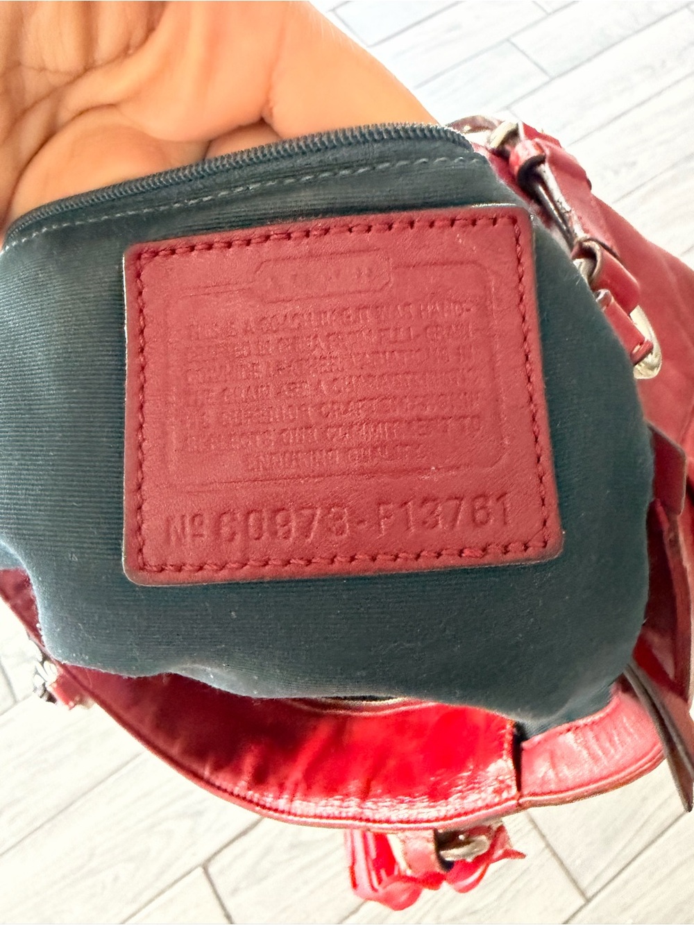 SOLD Coach East West Red Patent Leather Gallery Tote 2009 Vintage Y2K 💋 - Picture 12 of 13